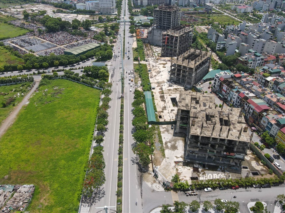 Thời điểm ra mắt, dự án Usilk City từng được tung hô là “thành phố trong mơ” với 13 tòa nhà cao 25 – 50 tầng, tổng mức đầu tư trên 10.000 tỉ đồng và dự kiến sẽ đưa ra thị trường 2.700 căn hộ hiện đại.