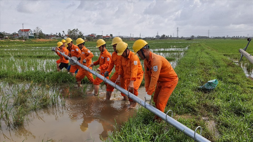 Khắc phục bão số 9 năm 2020 tại Quảng Nam. Ảnh: Ngọc Thạch