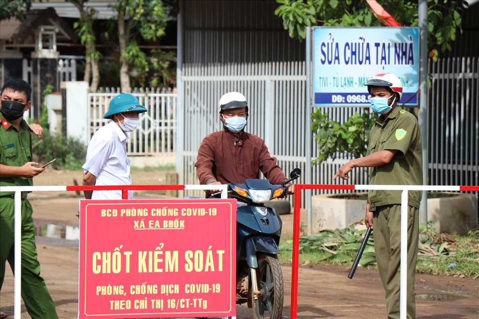 Một chốt kiểm soát dịch bệnh. Ảnh: B.T