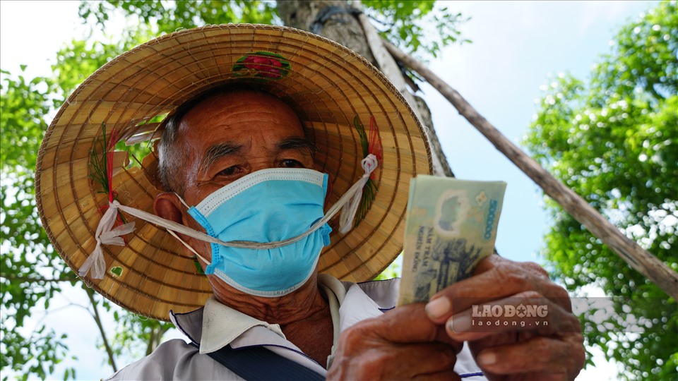 Đây là số tiền được các nhà hảo tâm giúp đỡ ông Hồng trong những ngày dịch bệnh.