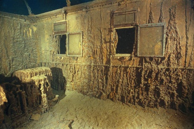 Gold and silver in the shipwreck. Photo: Woods Hole Oceanographic Institution