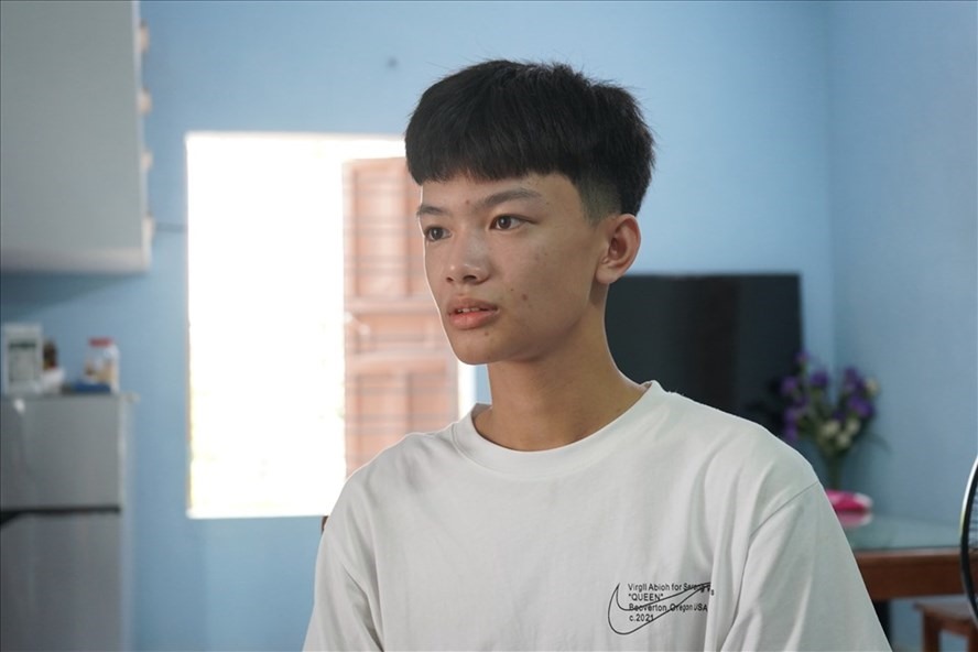 Nam sinh Hải Phòng Trần Cao Sơn - Thủ khoa khối A kỳ thi tốt nghiệp THPT quốc gia đợt 1. Ảnh: Mai Dung