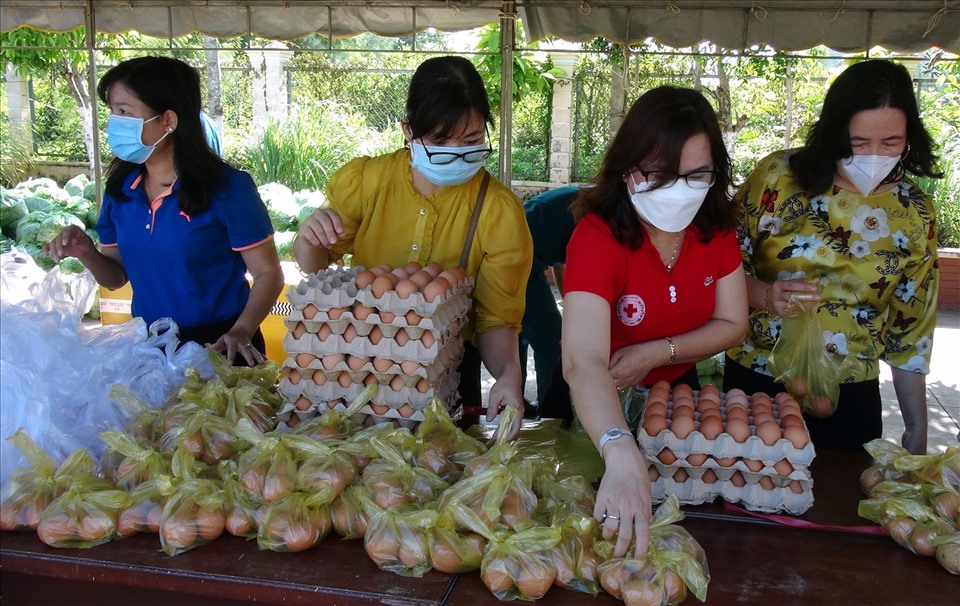 Chuẩn bị “Gian hàng 0 đồng” để giúp dân vượt khó khăn trước đại địch COVID-19.