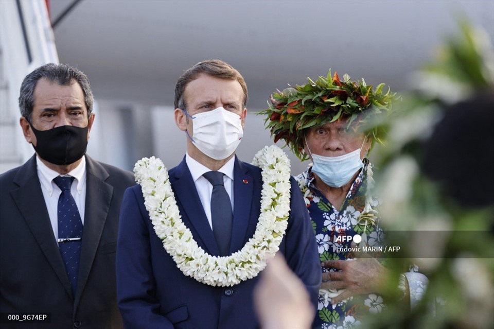 Tổng thống Macron đến thăm lãnh thổ Pháp ở nam Thái Bình Dương sau chuyến đi tới Olympic Tokyo, Nhật Bản. Ảnh: AFP