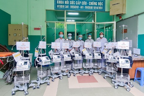 200 máy thở oxy dòng cao đã được Tập đoàn Hưng Thịnh trao tặng trực tiếp đến các bệnh viện