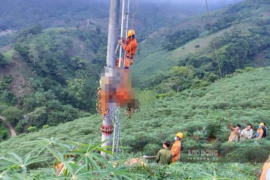 Hiện trường vụ tai nạn khiến công nhân chết trên cột điện ở Lào Cai.
