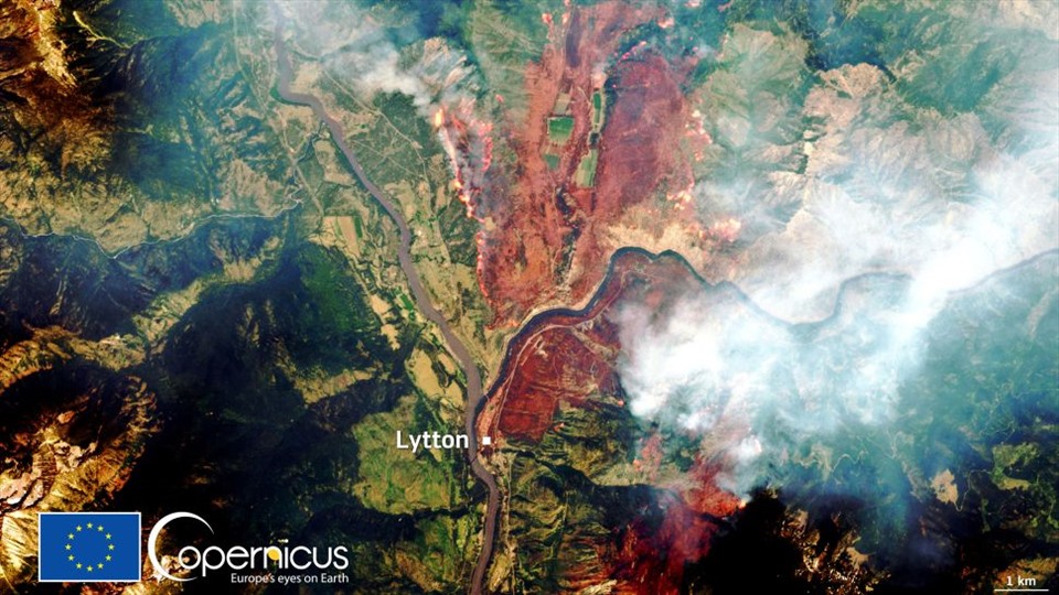 Vệ tinh Sentinel-2 đã ghi lại hình ảnh đám cháy rừng lớn ở miền Tây Canada do một đợt nắng nóng kỷ lục gây ra vào ngày 1.7. Ảnh: Copernicus
