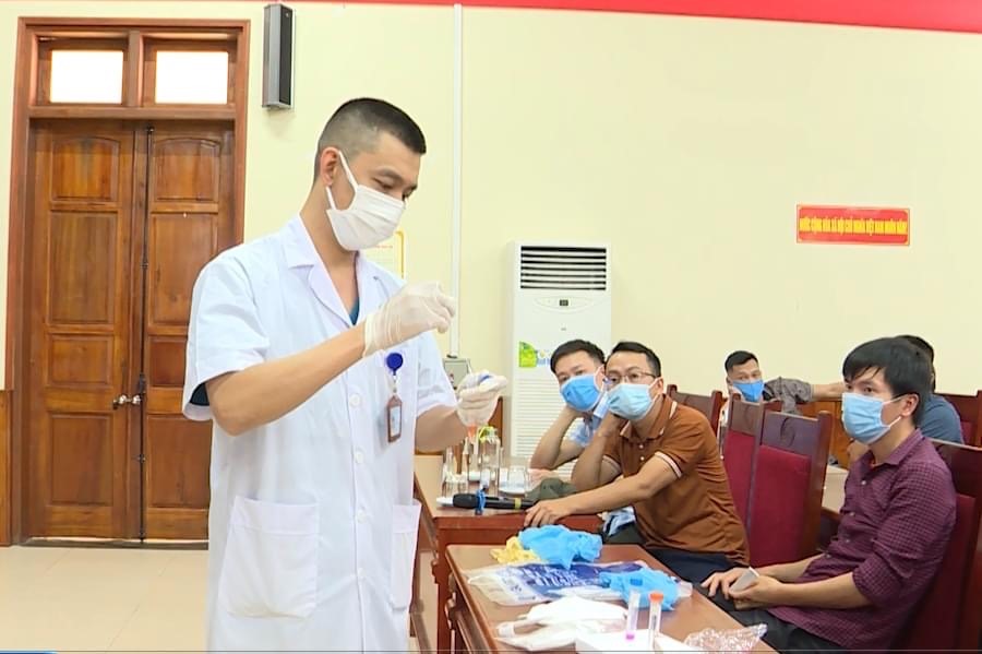 Trước khi lên đường vào tp Hồ Chí Minh, đoàn 42 y bác sỹ của tỉnh Hà Giang đã được tập huấn các kỹ thuật cần thiết về xét nghiệm, điều trị COVID-19.