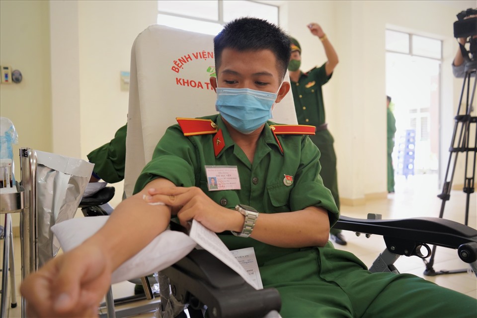 Có mặt tại buổi hiến máu học viên Đỗ Thành Nhân - Trường Sĩ quan Kỹ thuật Quân sự cho biết: 