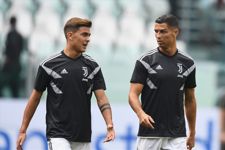Mùa giải 2021-22, Ronaldo có thể sẽ bị Paulo Dybala “cướp” những quả đá phạt... Ảnh: Juventus
