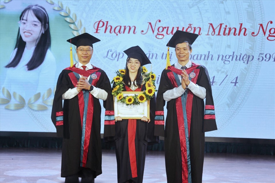 Phạm Nguyễn Minh Ngọc tốt nghiệp với điểm số cao chót vót 3.94/4. Ảnh: NVCC.