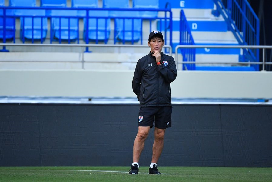 Huấn luyện viên Akira Nishino bị FAT “sa thải vắng mặt“. Ảnh: Thairath