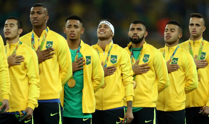 Neymar dẫn đầu đội Brazil giành huy chương vàng tại Rio 2016. Ảnh: AFP.