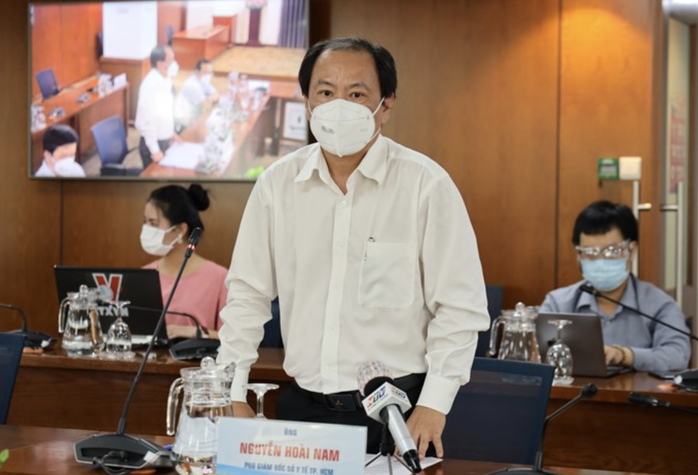 Phó Giám đốc Sở Y tế Võ Hoài Nam thông tin tại cuộc họp. Ảnh: Huyên Nguyễn
