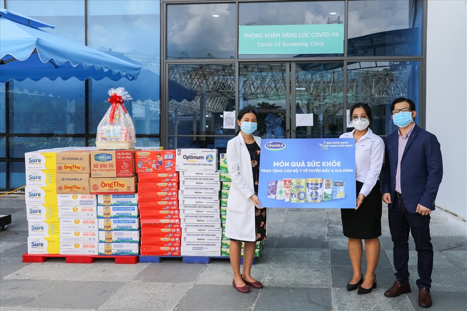 Vinamilk tiếp sức tuyến đầu tại hơn 50 bệnh viện trên cả nước, hoạt động thuộc chiến dịch cộng đồng “Bạn khỏe mạnh, Việt Nam khỏe mạnh”.
