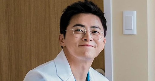 Nam chính của “Hospital Playlist” (Những bác sĩ tài hoa) - Jo Jung Suk cũng có tên trong top 5 của tháng với số điểm là 3.878.428. Ảnh: Cắt phim.