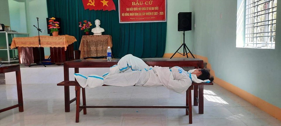 Hình ảnh các y, bác sỹ, cán bộ y tế tại tỉnh Phú Yên trong những ngày qua. Ảnh: NVCC