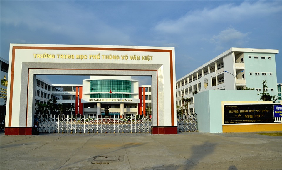 Trường THCS-THPT Võ Văn Kiệt (TP. Rạch Giá) nơi được tổ chức điểm thi tốt nghiệp THPT năm 2021 cho học sinh huyện Kiên Hải. Ảnh: LT