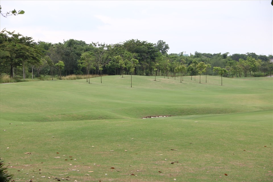 Sân golf thuộc khu đất 145ha. Ảnh: Dương Bình