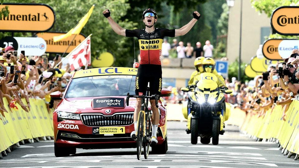 Wout van Aert về nhất chặng 11 Tour de France một cách thuyết phục. Ảnh: AFP