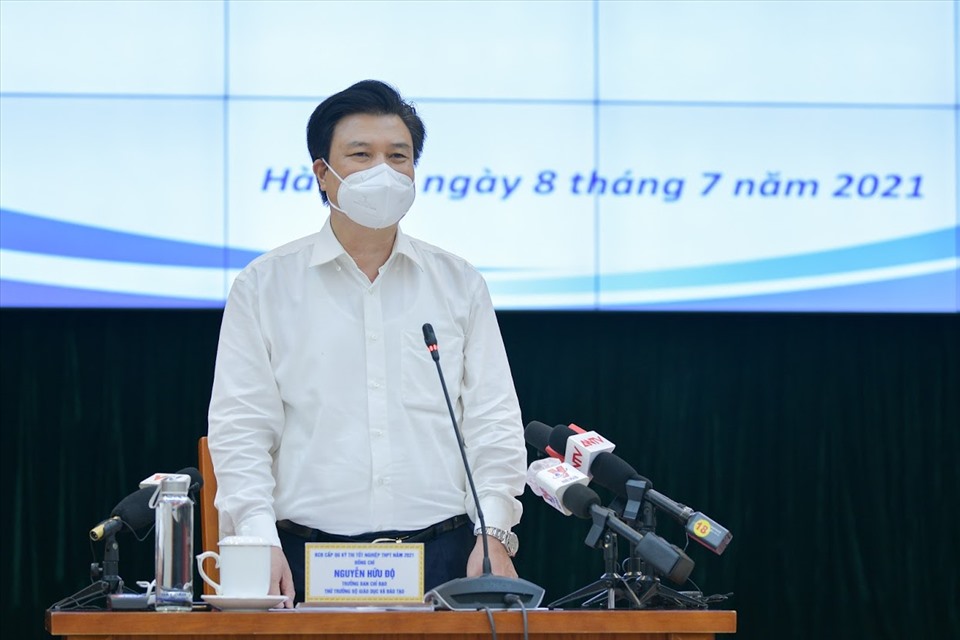 Theo Thứ trưởng Bộ GDĐT Nguyễn Hữu Độ, kỳ thi tốt nghiệp THPT năm 2021 về cơ bản được dư luận đánh giá là thành công.