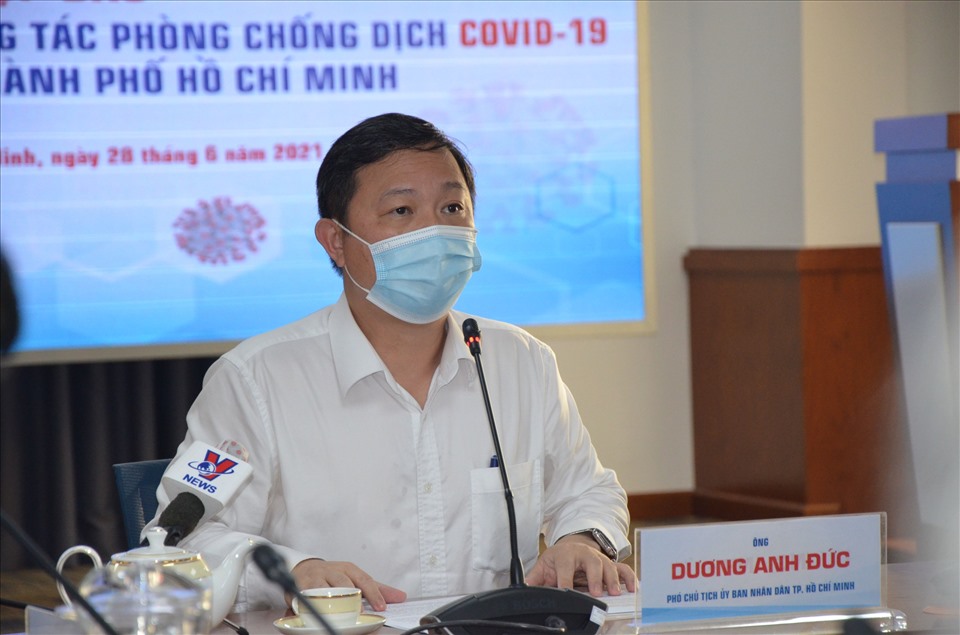 Ông Dương Anh Đức – Phó Chủ tịch UBND TPHCM chủ trì họp báo. Ảnh Chân Phúc