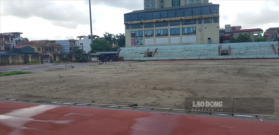 Sân vận động Ninh Bình nằm giữa trung tâm thành phố Ninh Bình, sân được cải tạo, nâng cấp từ năm 2003 nhằm phục vụ cho SEA Games 22 tại Việt Nam. Ảnh: NT
