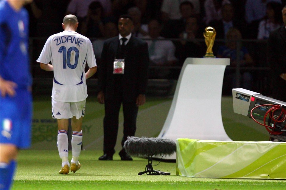 Đó là lần cuối cùng Zidane khoác áo đội tuyển quốc gia. Ảnh: FIFA