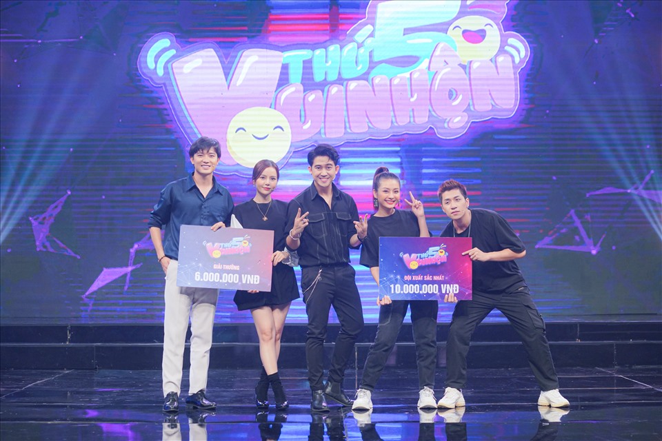 Cuối cùng Nguyên Yunie và Duy Ngọc giành được giải thưởng 10 triệu đồng. Ảnh: NSX.