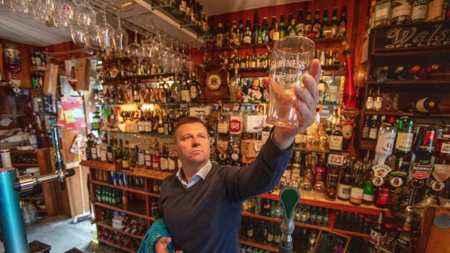 Một quán rượu ở làng Dunmore của Ireland vào tháng 9.2020. Ảnh: CNN