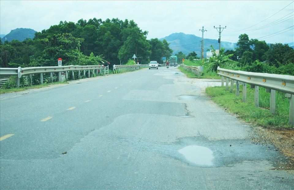 Quốc lộ 37 đoạn Km187+610 – Km209+00 được nâng cấp, mở rộng cuối năm 2019, do Sở Giao thông Vận tải tỉnh Tuyên Quang làm chủ đầu tư. Tuy vậy, đến nay chỉ sau hơn 1 năm đi vào sử dụng mặt đường đã hằn lún, nứt vỡ phải vá nhiều điểm.