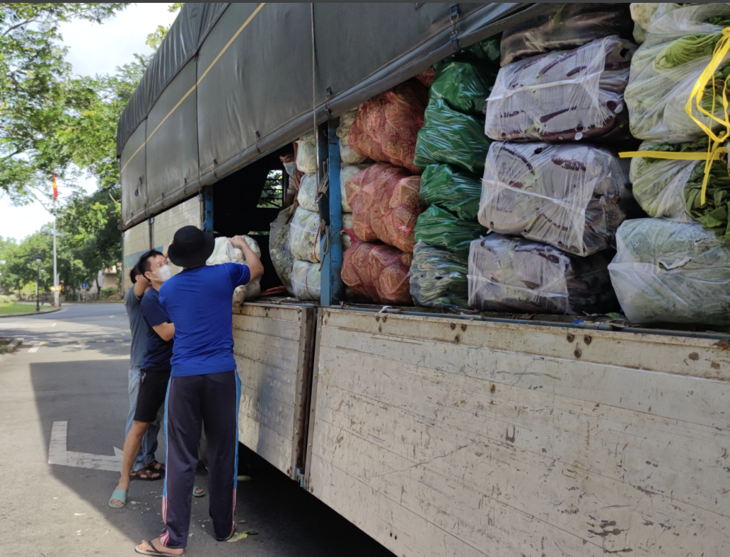 Tính đến chiều 1.8, Chương trình “Chuyến xe yêu thương” của Công đoàn Giáo dục Việt Nam với hơn 77 tấn nông sản đã được gửi tới thầy cô, người dân các tỉnh phía Nam đang chịu nhiều ảnh hưởng bởi dịch bệnh COVID-19