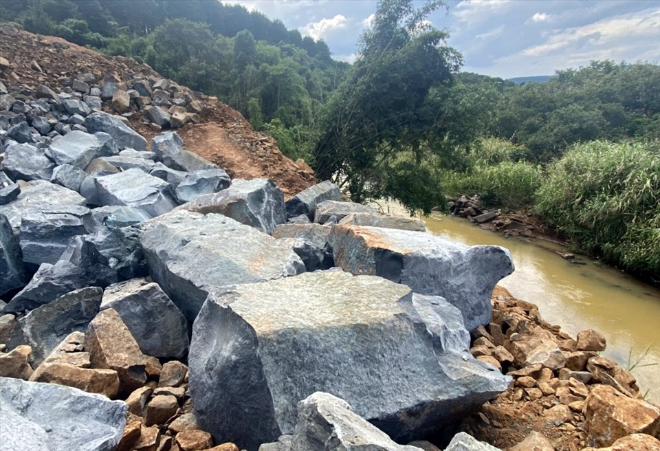 Một địa điểm khai thác đá bazan ở Đắk Nông. Ảnh: Bảo Lâm