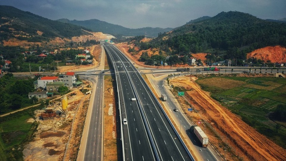 Cao tốc Mai Sơn – QL45 sẽ thúc đẩy kinh tế trọng điểm Ninh Bình – Thanh Hóa, góp phần đưa thị xã Bỉm Sơn trở thành thành phố đô thị loại III trực thuộc tỉnh Thanh Hóa. Ảnh: TNG