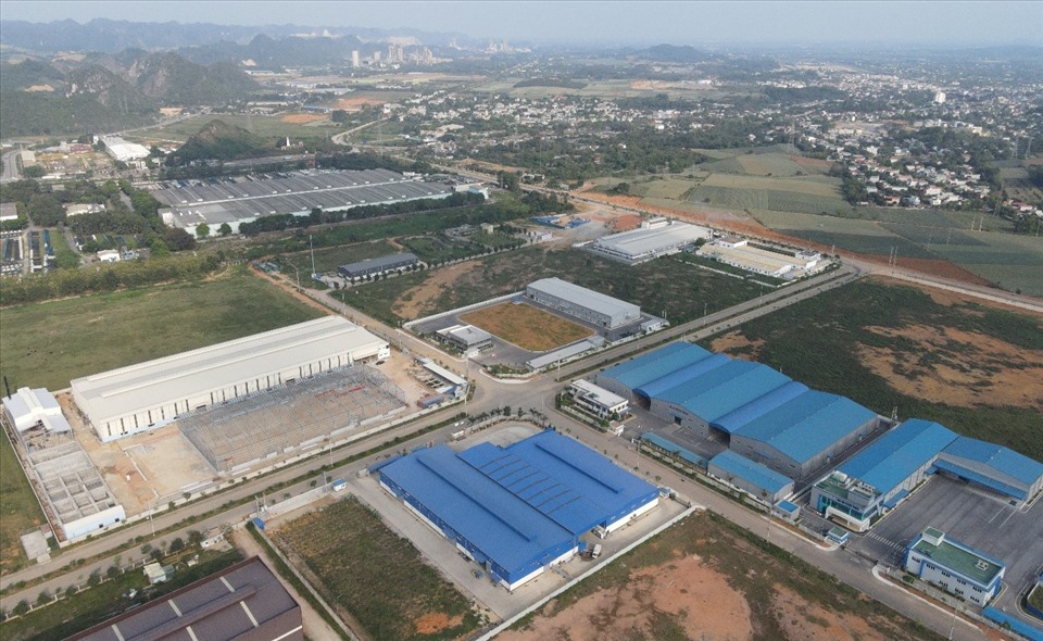 Khu công nghiệp Bỉm Sơn thu hút hàng loạt các doanh nghiệp Hàn Quốc, Nhật Bản, Đài Loan đến đầu tư, xây dựng nhà máy. Ảnh: TNG