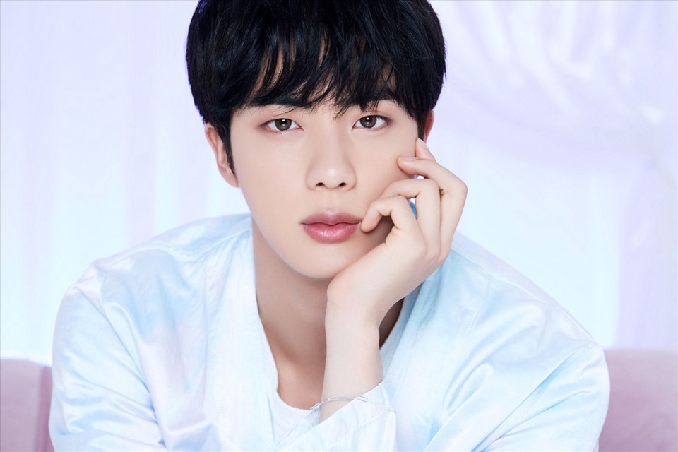 Jin (BTS) tiết lộ kế hoạch ra mắt MV và có sự tham gia của một nghệ sĩ quốc tế. Ảnh: Xinhua