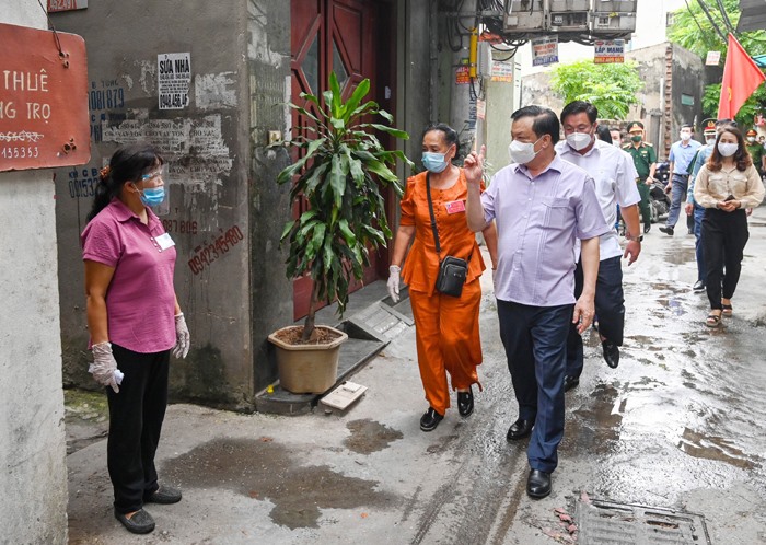 Bí thư Thành ủy Đinh Tiến Dũng kiểm tra mô hình tự quản tại phường Mai Động.