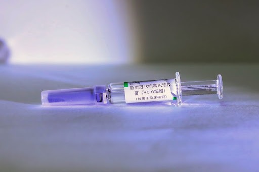 Hiệu quả ngoài mong đợi khi tiêm 3 mũi vaccine ngừa COVID-19 Vero Cell của Sinopharm, Trung Quốc. Ảnh: Xinhua