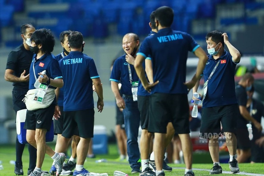 Huấn luyện viên Park Hang-seo và đội ngũ trợ lý tại vòng loại thứ 2 World Cup 2022. Ảnh: Trung Thu