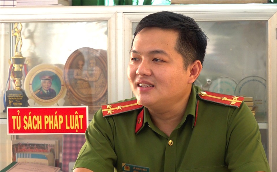 Thượng úy Lê Minh Soàn, người nhiều lần giúp dân đến bệnh viện cấp cứu, sinh con an toàn. Ảnh: VT