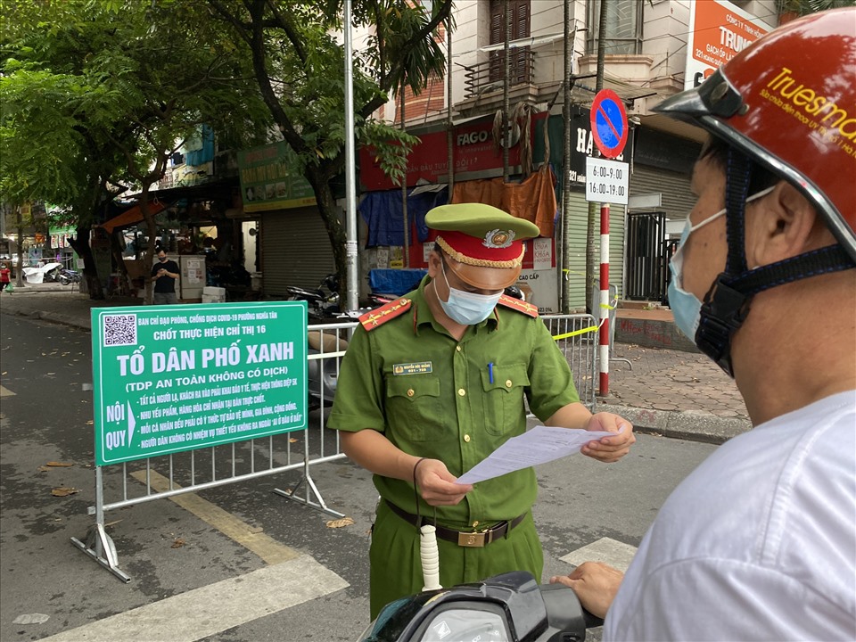 Chốt kiểm soát ''Tổ dân phố xanh'' an toàn tại phường Nghĩa Tân.