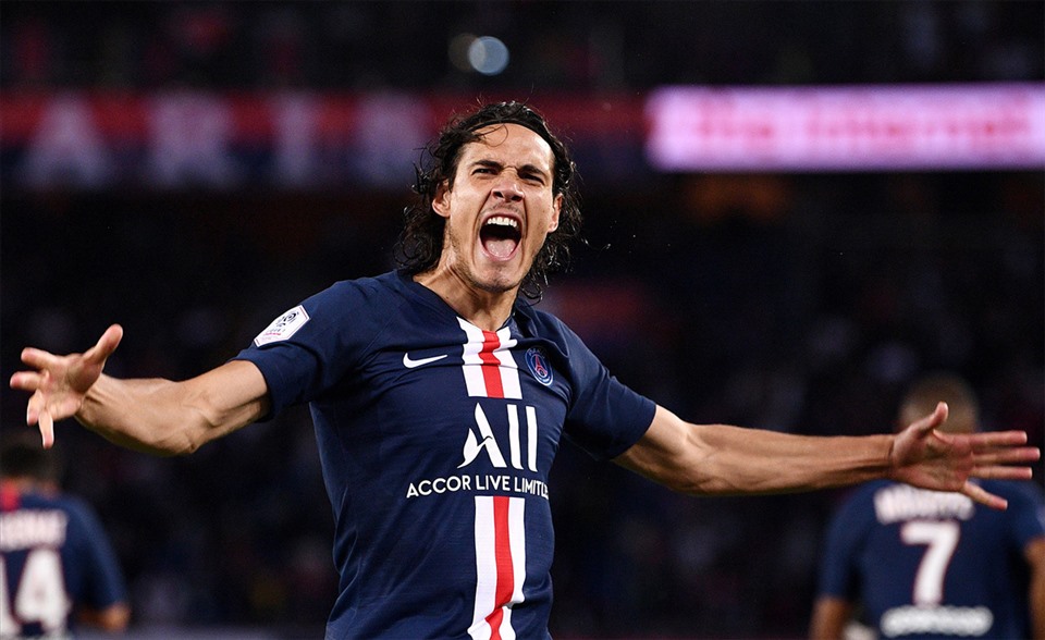 Edinson Cavani (2013-2020) - Tiền đạo Edinson Cavani gia nhập câu lạc bộ PSG vào ngày 17.7.2013, với mức phí 64 triệu euro - kỷ lục của giải bóng đá Pháp khi đó. Sau 301 trận khoác áo đội bóng nhà giàu nước Pháp, chân sút Uruguay ghi tới 200 bàn thắng trên mọi đấu trường.