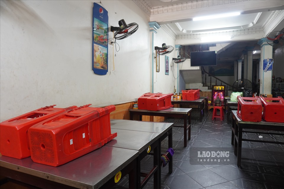 Các quán ăn trên phố Hàng Đồng (phường Điện Biên, TP. Thanh Hóa) dừng phục vụ tại chỗ, thậm chí một số quán đã đóng cửa.