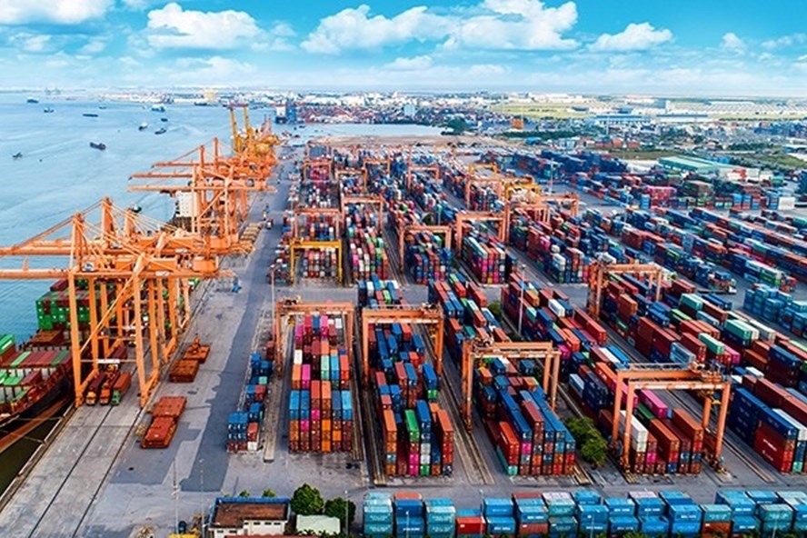 Chi phí thuê tàu và container quá cao khiến xuất khẩu gặp nhiều khó khăn. Ảnh: MC