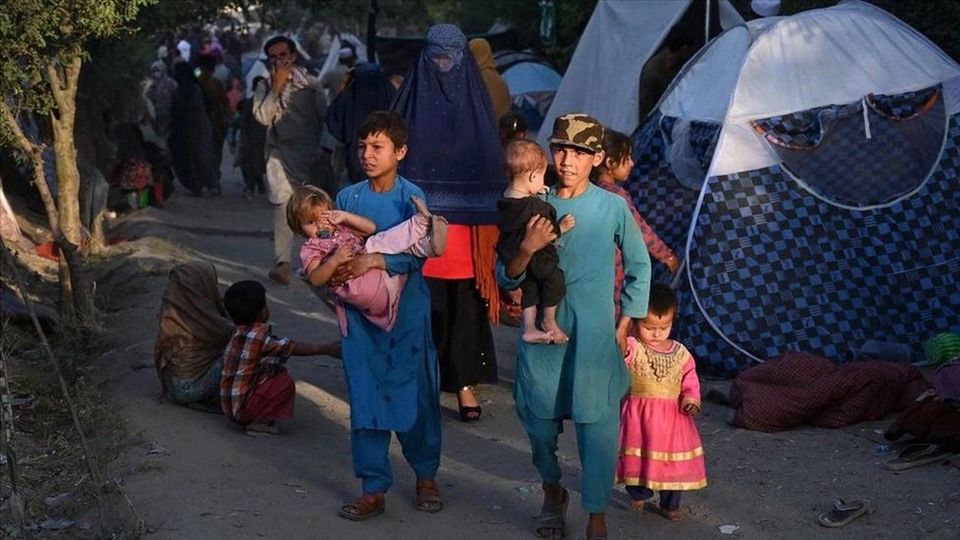 Hàng nghìn người đang sống trong các trại tạm bợ ở Kabul sau khi chạy trốn khỏi lực lượng nổi dậy Taliban. Ảnh: AFP