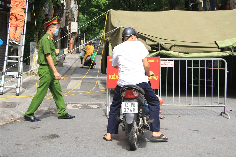 Tất cả người dân khi đi đến khu vực này đều được yêu cầu quay đầu.