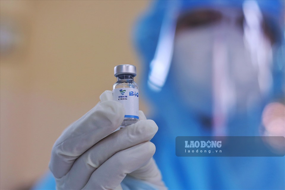 Trong buổi tiêm ngày 13.8 tại trường tiểu học Bình Hưng, loại vaccine được tiêm là vaccine Vero Cell của Sinopharm Bắc Kinh, Trung Quốc.