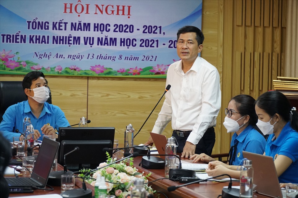 Giám đốc Sở Giáo dục và Đào tạo Thái Văn Thành phát biểu tại hội nghị. Ảnh: QĐ
