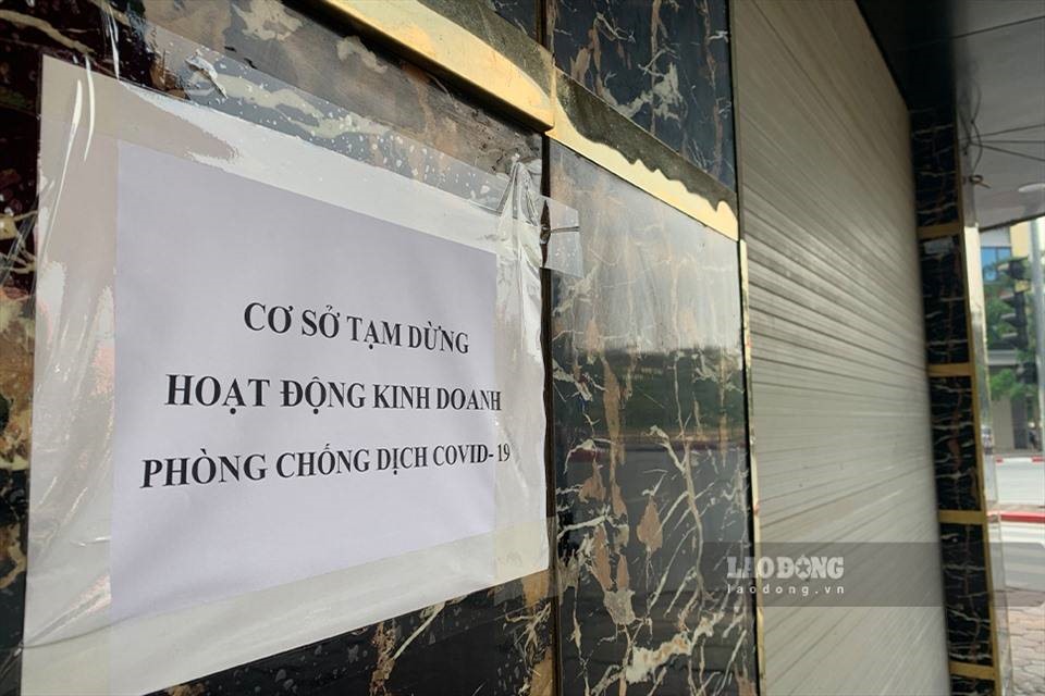 Cửa hàng ở Hà Nội đóng cửa. Ảnh Tùng Giang.