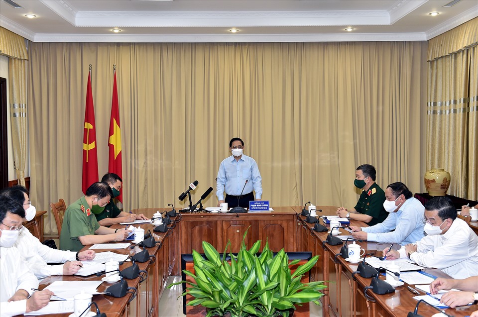 Thủ tướng Phạm Minh Chính làm việc với Ban Quản lý Lăng Chủ tịch Hồ Chí Minh. Ảnh: Nhật Bắc